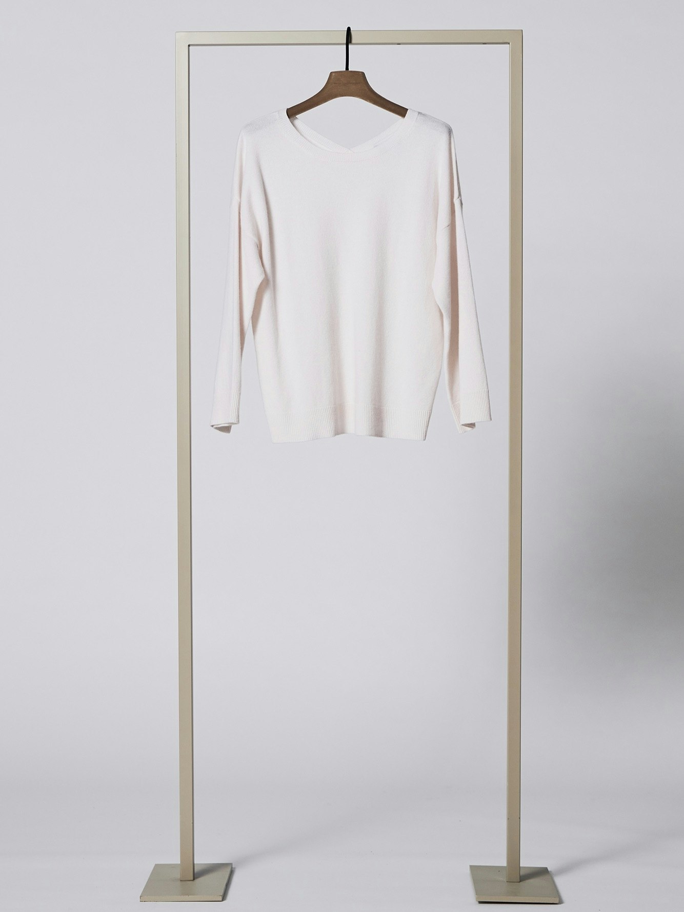 R-Neck Pullover
