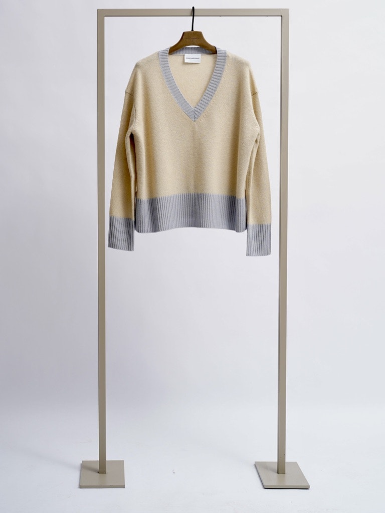 V-Neck Pullover
