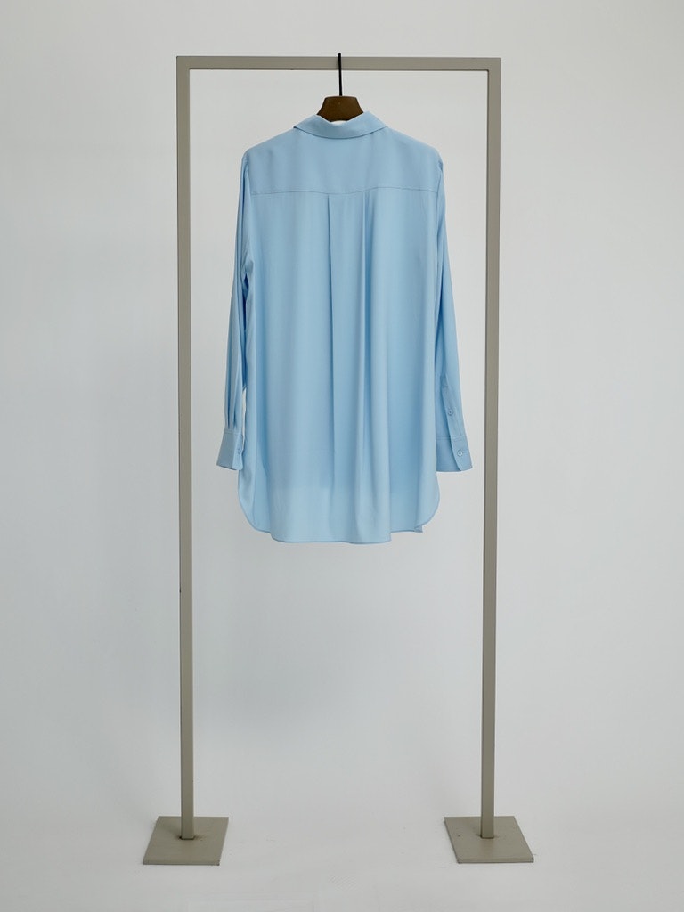 Blouse with a collar