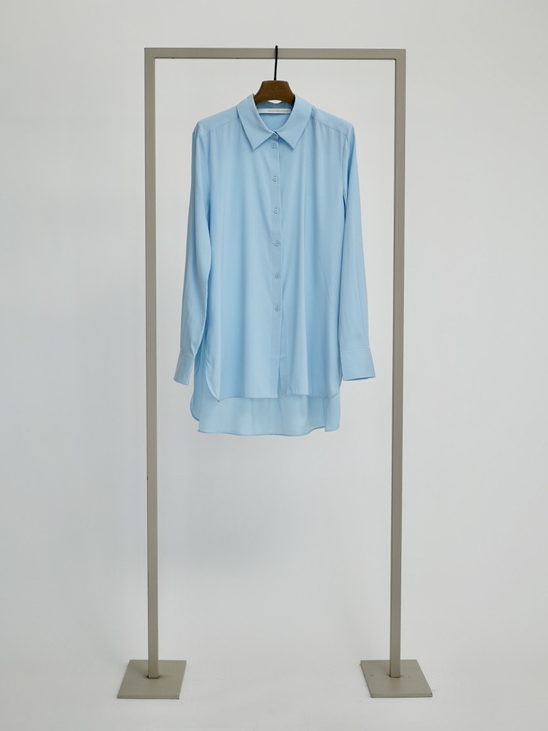 Blouse with a collar