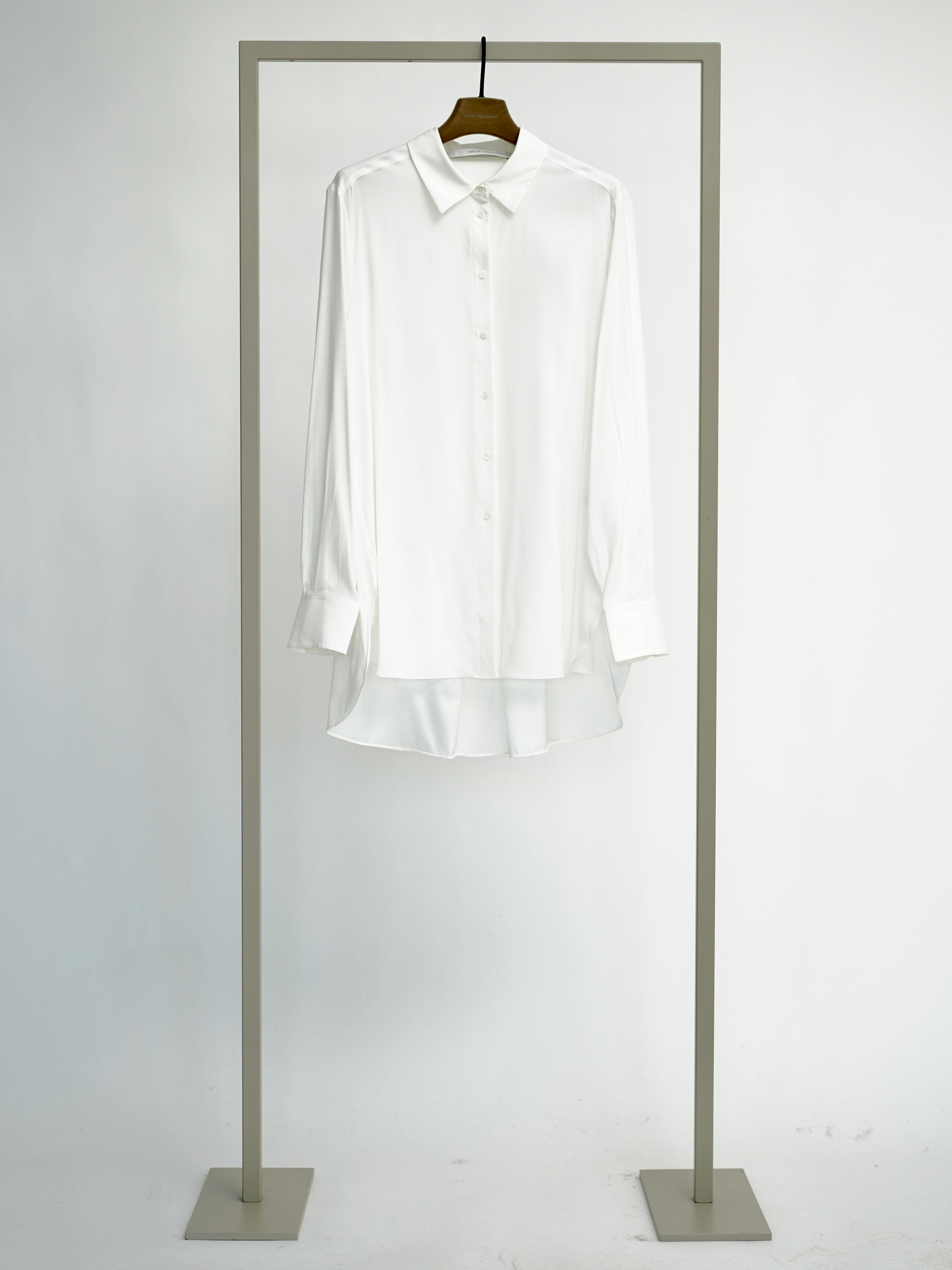 Blouse with a collar