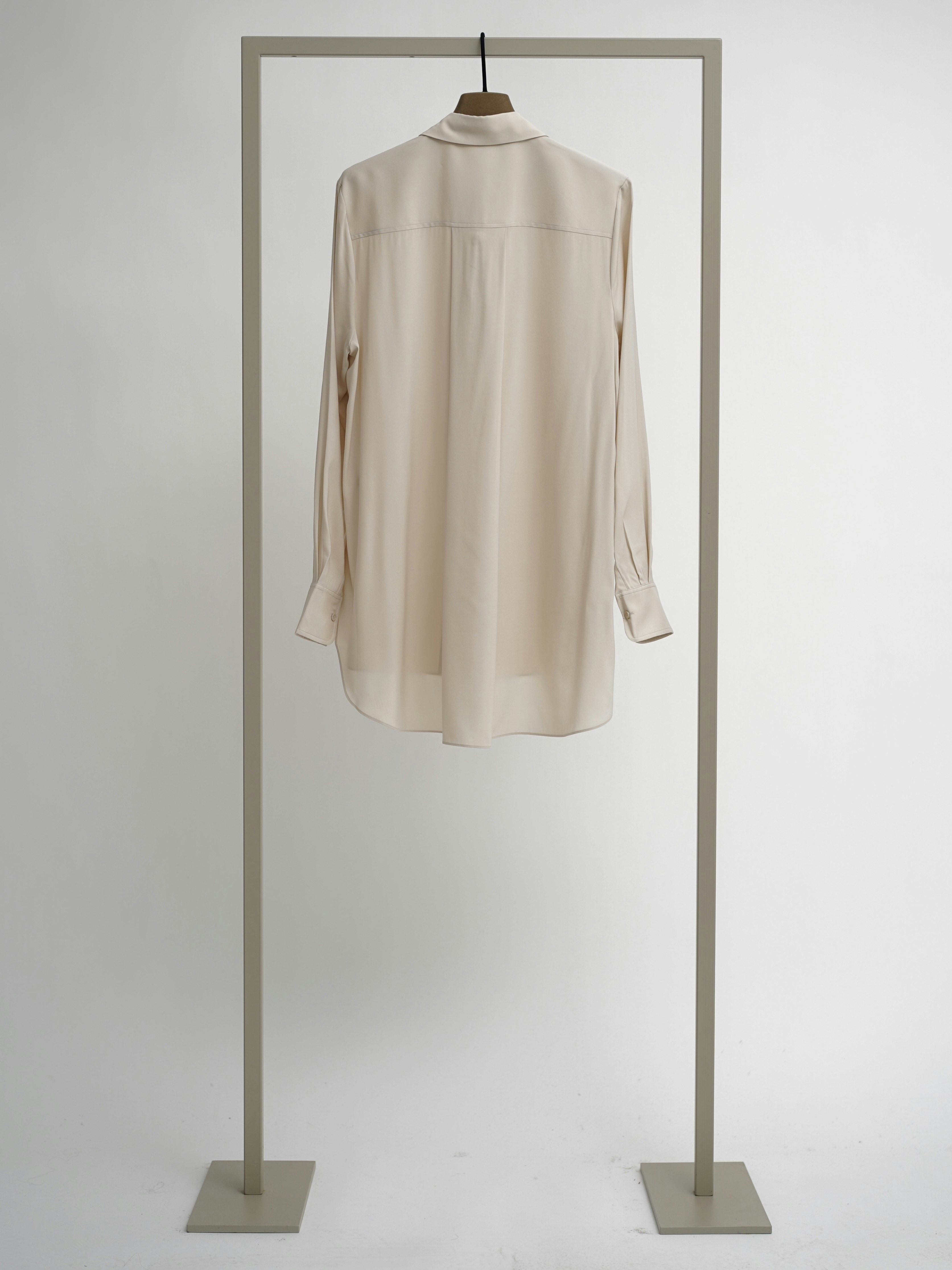 Blouse with a collar