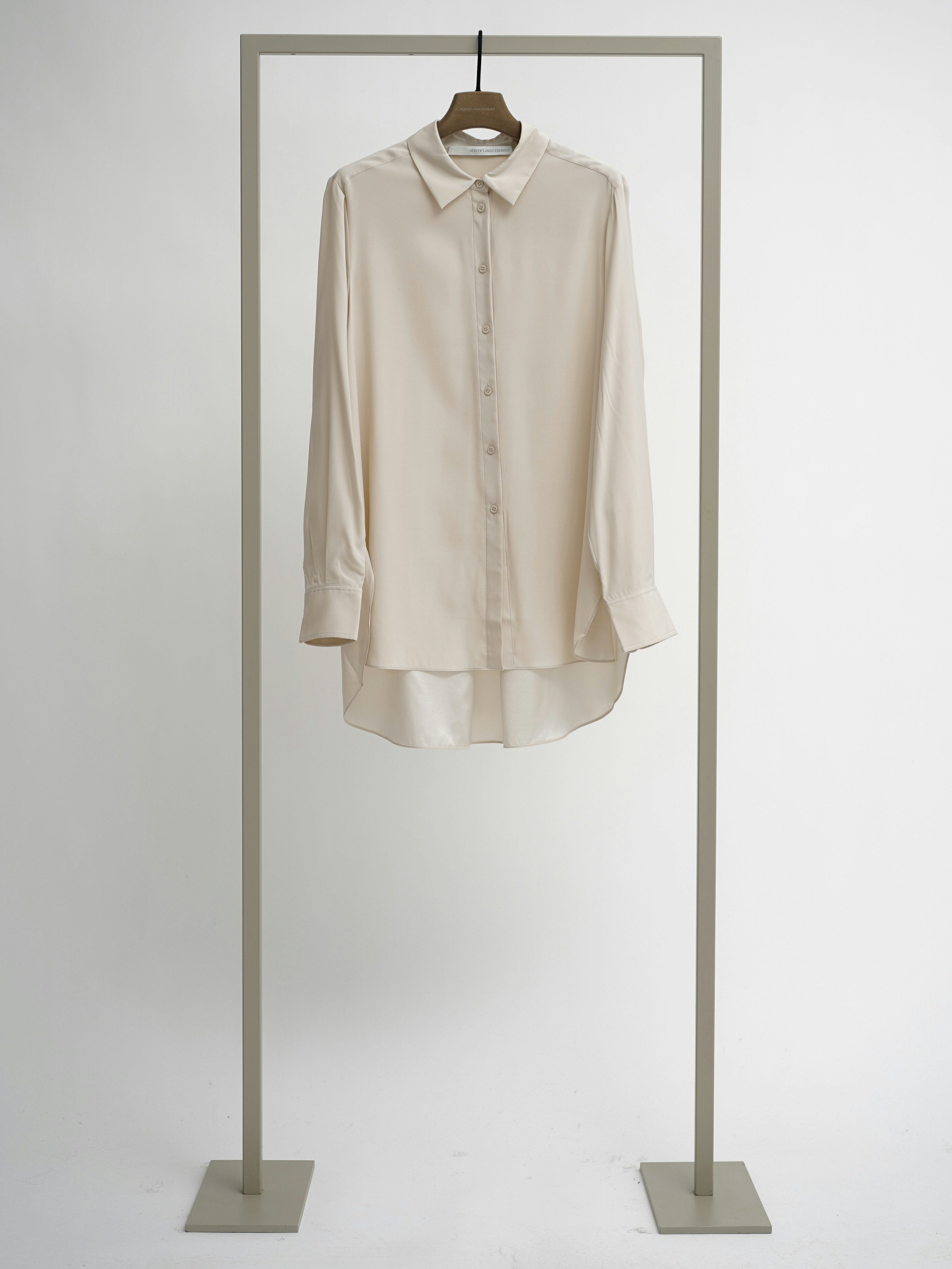 Blouse with a collar