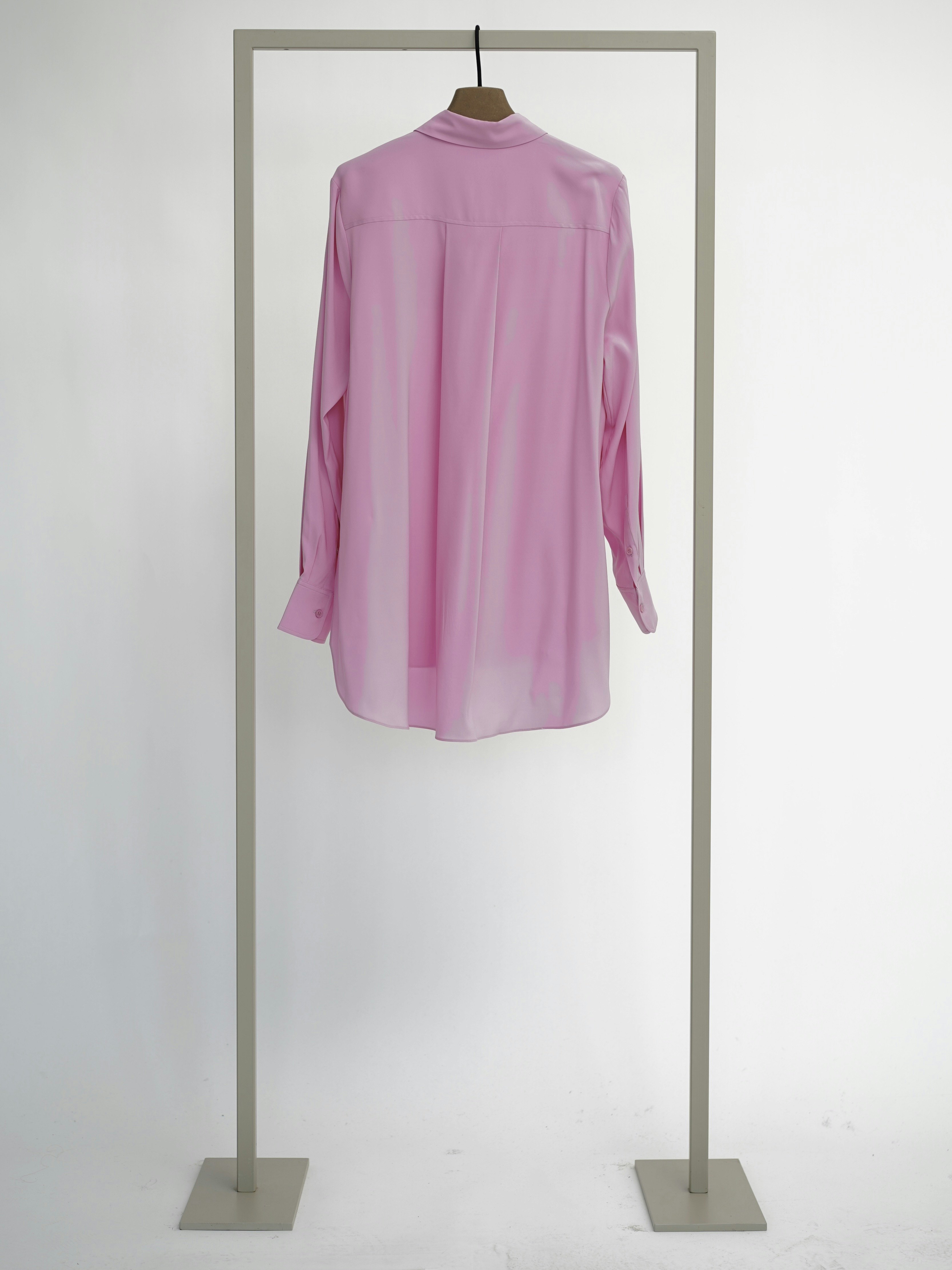 Blouse with a collar