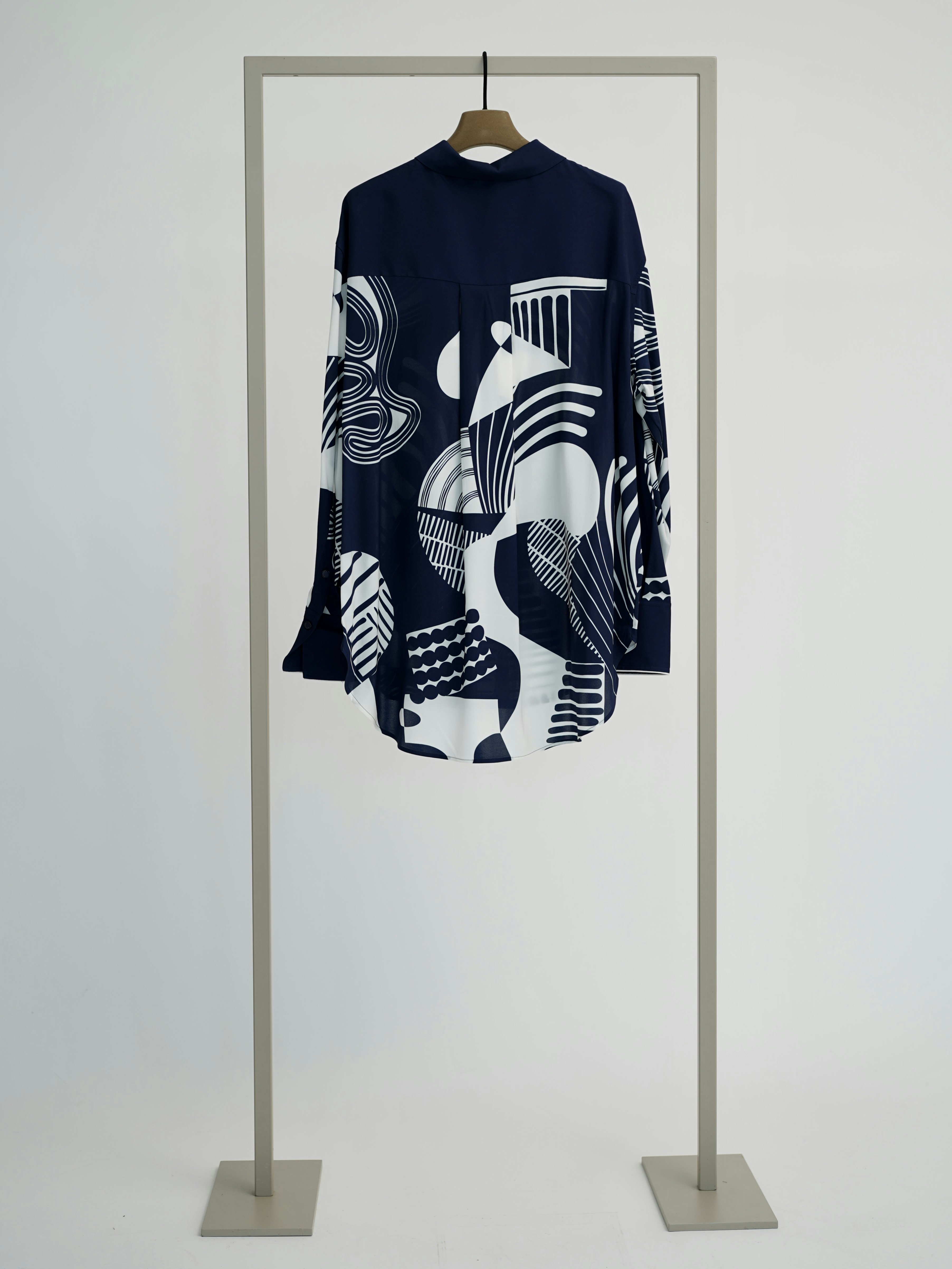 HERZENSANGELEGENHEIT 売れ筋商品|||ヘルツェンスアンゲレーゲンハイト Tシャツ トップス レディース Tops White 50％OFF】【UVカット】接触冷感肩ベルト付きTシャツ の商品